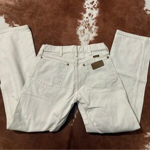 White wrangler jeans